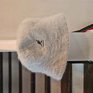 Kangol throwback fluffy bucket hat!